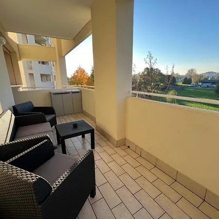 Elegant In Apartamento